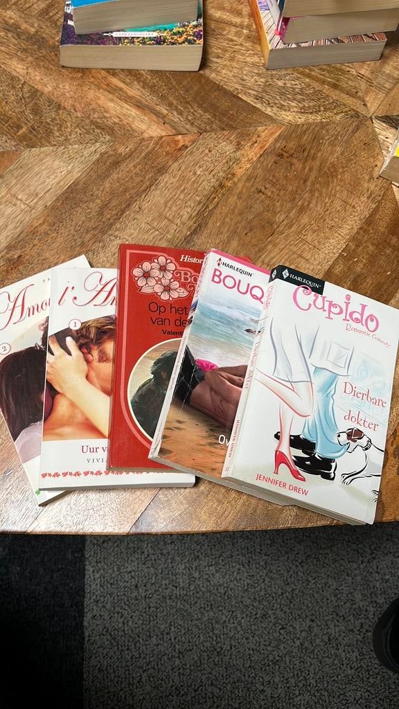 7 stuks Harlequin Bouquetreeks divers, Ophalen of Verzenden, Zo goed als nieuw, Nederland