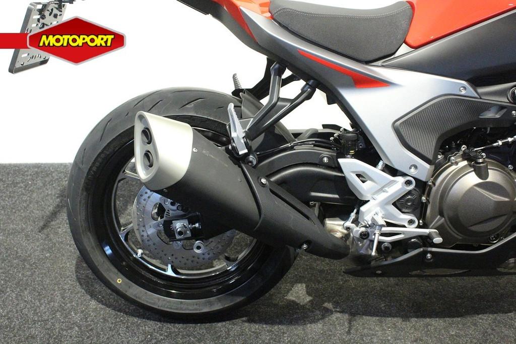 QJMOTOR SRK 600 RS - foto 3