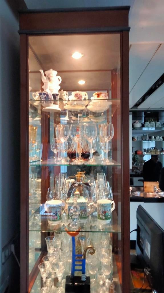 Vitrinekast met Verlichting, Met deur(en), Glas, Zo goed als nieuw, Klassiek, Modern