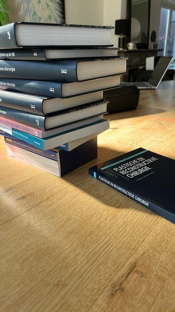 Esther Gerritsen - Plastische en reconstructieve chirurgie, Esther Gerritsen, Ophalen of Verzenden, Zo goed als nieuw, Natuurwetenschap