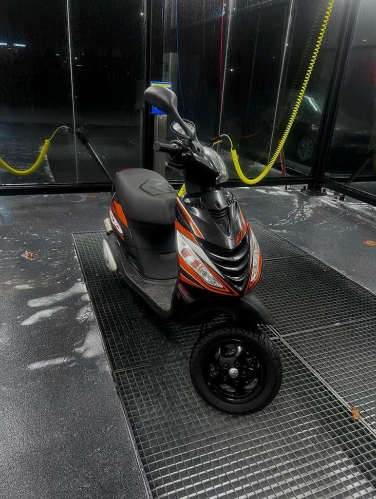 Piaggio Zip sp h2o 50cc, Ophalen, Zo goed als nieuw, Benzine, Zip