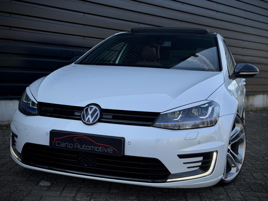 Volkswagen Golf 1.4 TSI GTE PANO|LEDER|SCHROEFSET|19'' OZ, Automaat, Lichtsensor, Gebruikt, Euro 6