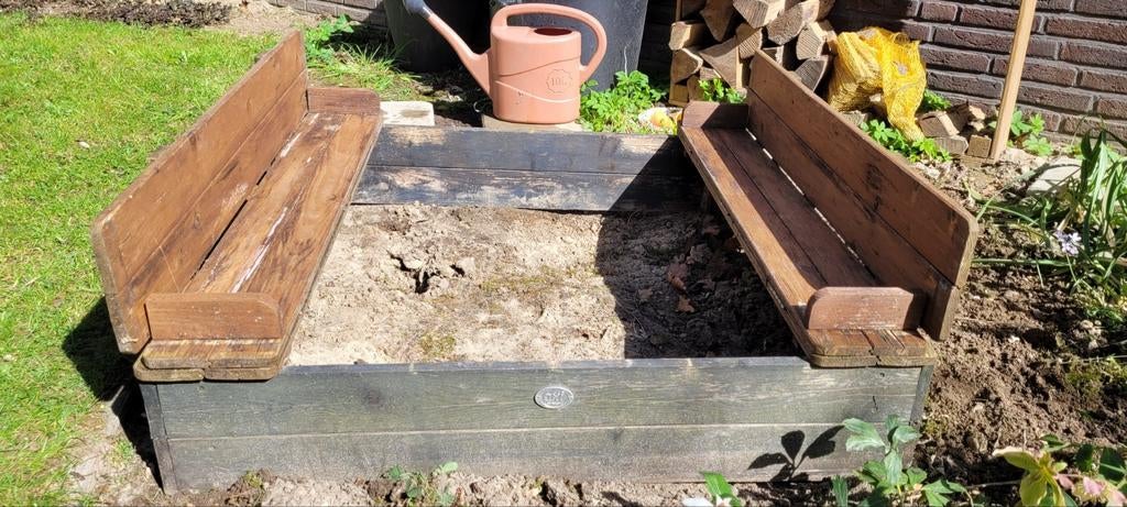 Houten zandbak met deksel, Ophalen