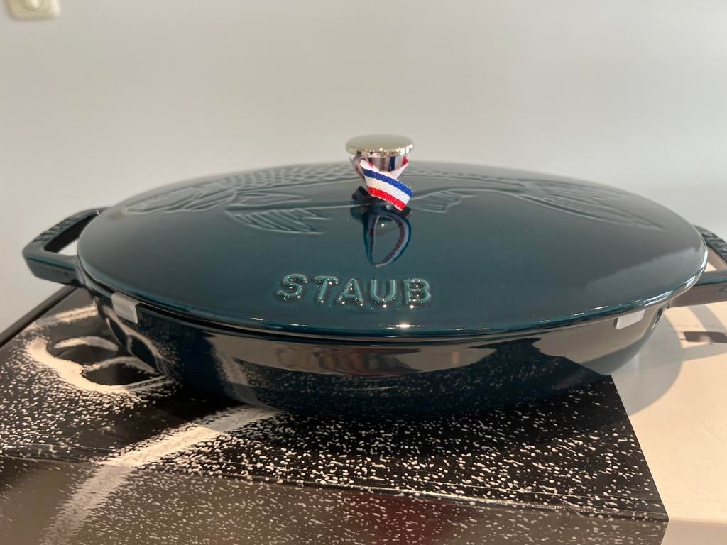 Staub ovenschaal 33 cm La Mer nieuw, Gietijzer, Nieuw, Ophalen of Verzenden, Staub