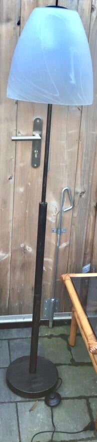 MOOIE GROTE STAANDE SCHEMERLAMP MET GLAZEN KAP, Huis en Inrichting, Ophalen, Gebruikt, Glas, 100 tot 150 cm