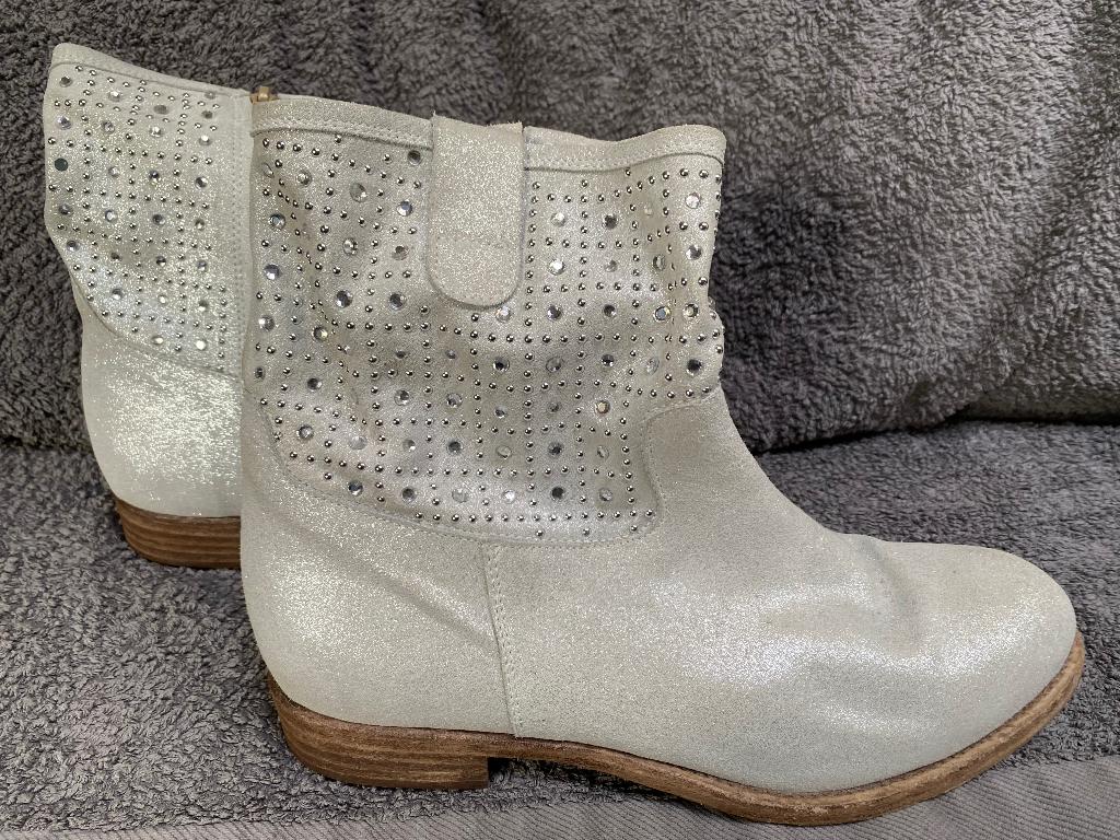 Korte laarsjes zilver met glitter, Kleding | Dames, Schoenen, Overige kleuren, Omoda, Lage of Enkellaarzen, Ophalen of Verzenden