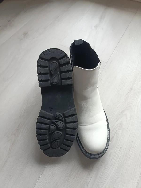 Witte enkellaarsjes maat 39, Kleding | Dames, Schoenen, Ophalen of Verzenden, Zo goed als nieuw, Wit