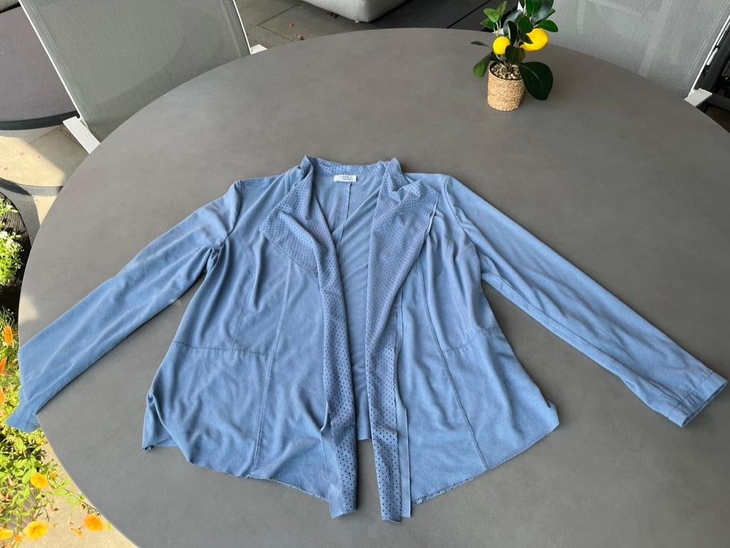 Ijsblauw suedine Sommermann vestjasje, maat 38 = 40/42, Kleding | Dames, Maat 38/40 (M), Zo goed als nieuw, Jasje, Verzenden