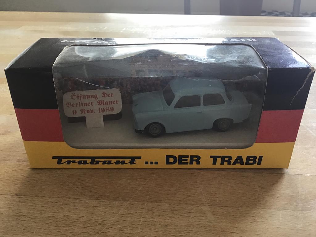 Vitesse Trabant in speciaale verpakking val Berlijnse muur., Ophalen of Verzenden, Zo goed als nieuw, Auto, Overige merken