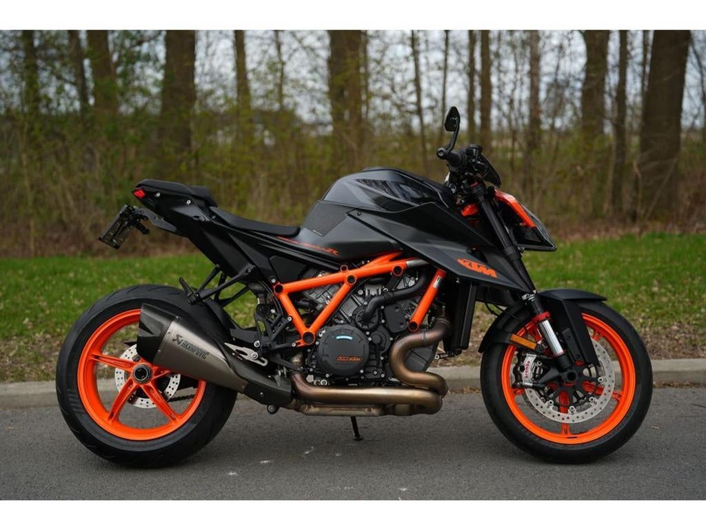 KTM 1290 Super Duke R | Akrapovic | Tiptop ! (bj 2021) 12,94, Motoren, Motoren | KTM, Bedrijf, Naked bike, meer dan 35 kW, 2 cilinders