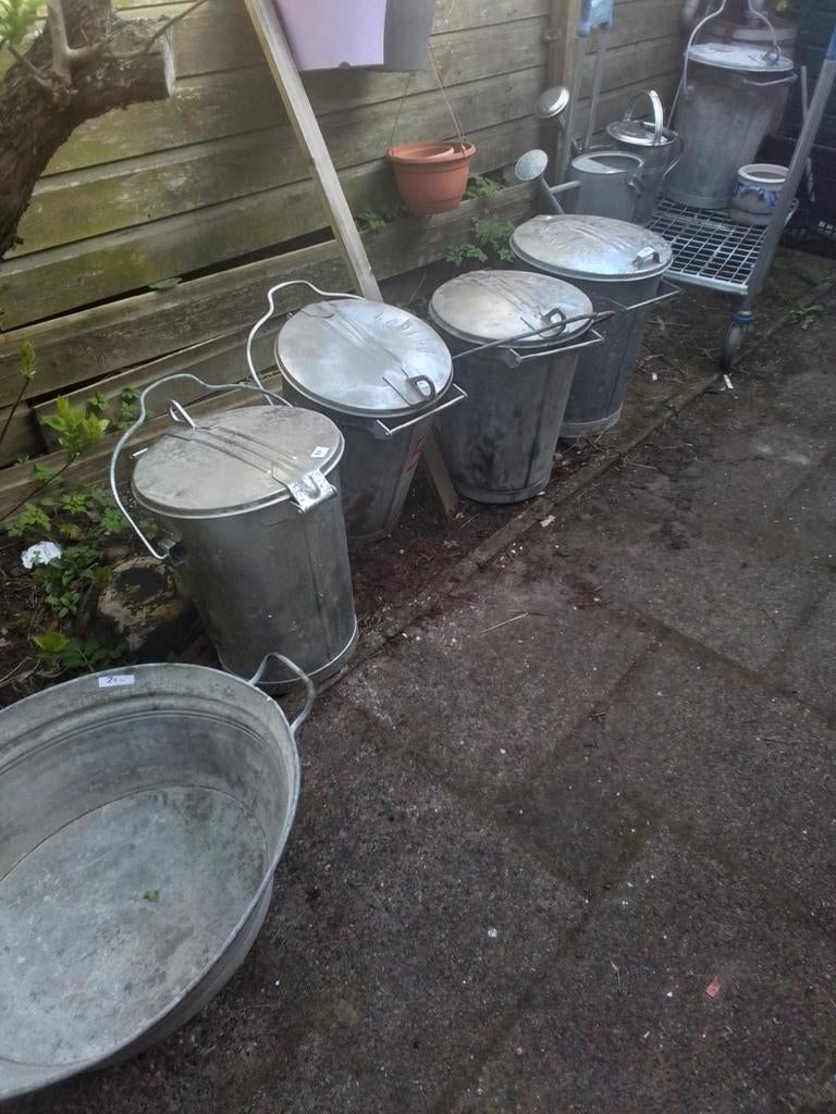 Zinken vuilnisbakken en gieters, Tuin en Terras, Ophalen of Verzenden, Gebruikt
