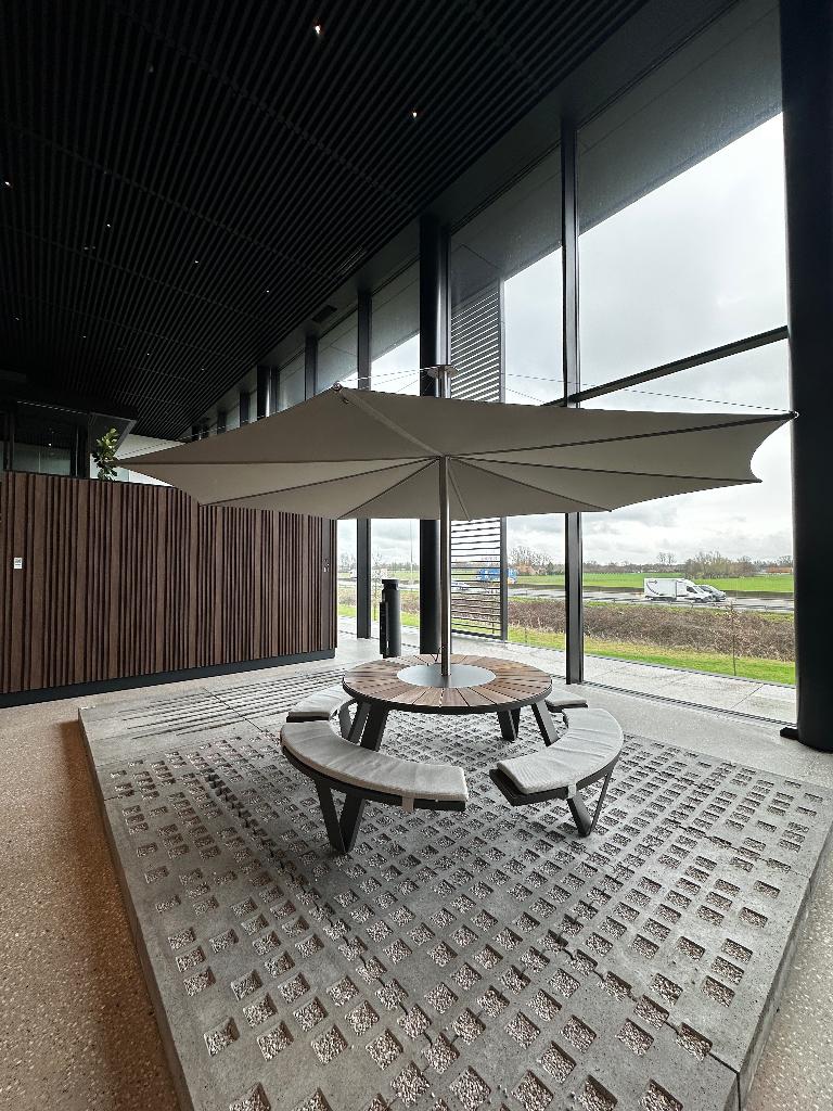 Extremis Pantagruel picknicktafel zie ook Hopper + Gargantua, Ophalen, Waterstad 23, LIGHTCHANGE boutique, Rond