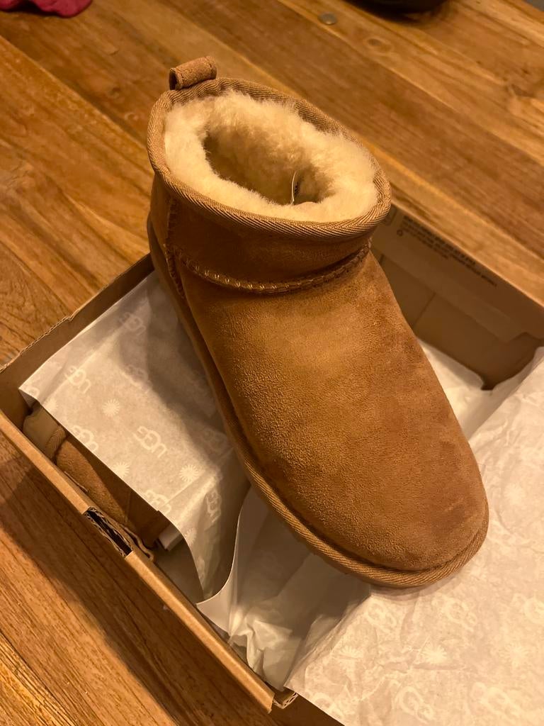Ugg Classic Ultra Mini Chestnut Laarzen, Ophalen of Verzenden, Nieuw, Bruin, Lage of Enkellaarzen