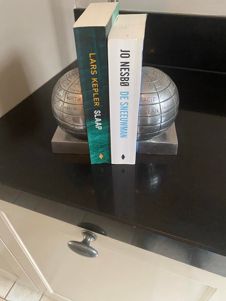 Riviera Maison Boekensteun Wereldbol, Ophalen of Verzenden, Zo goed als nieuw