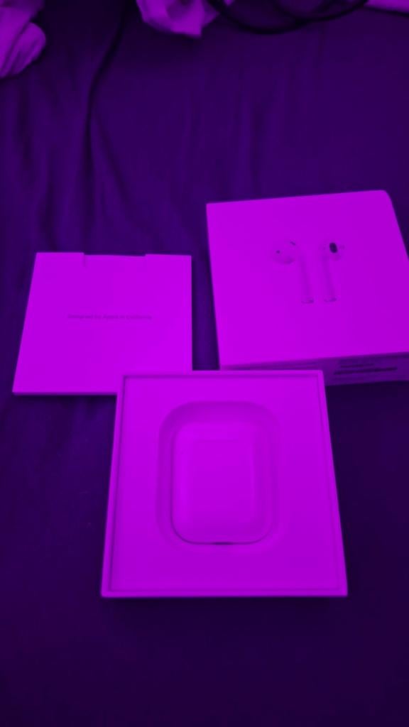 Apple AirPods met oplaadcase, Ophalen of Verzenden, Nieuw