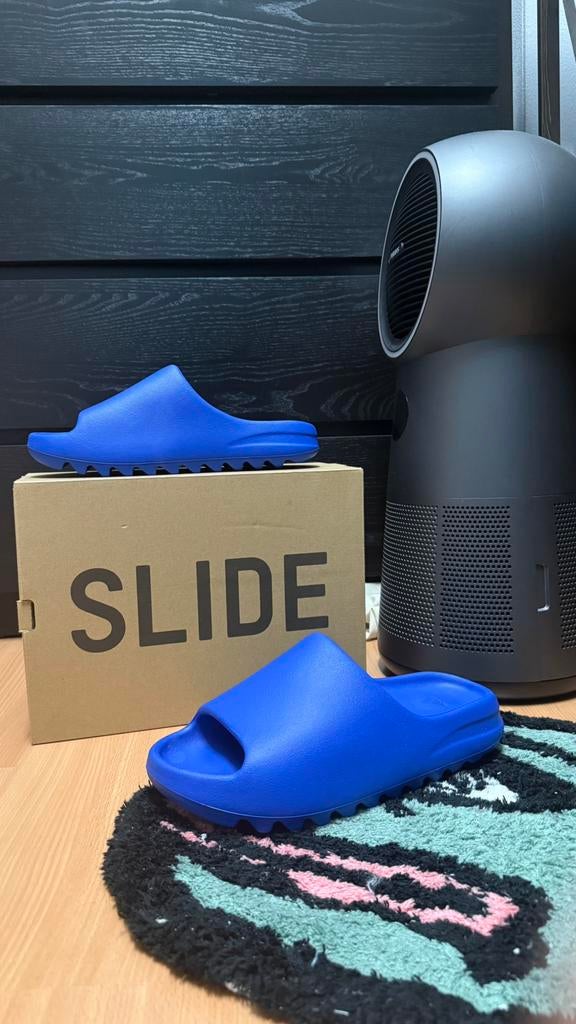 Yeezy Slide Azure EU 46 - Nieuw *ZSM WEG*, Kleding | Heren, Schoenen, Slippers, Blauw, Nieuw, Ophalen of Verzenden