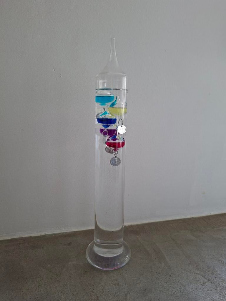 Galileo Thermometer Decoratief en functioneel! Leuke kleuren, Ophalen of Verzenden, Zo goed als nieuw, Binnenthermometer