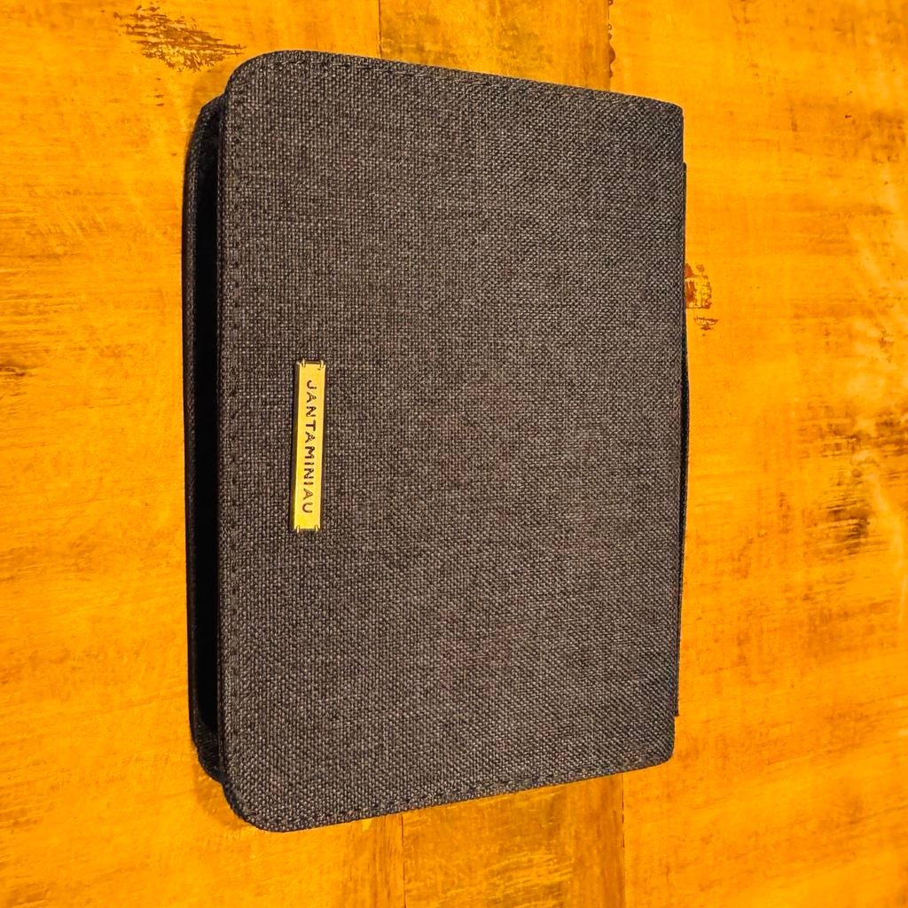 KLM Business Class Amenity Kit - Jantaminiau, Blauw, Minder dan 40 cm, Minder dan 35 cm, Zo goed als nieuw