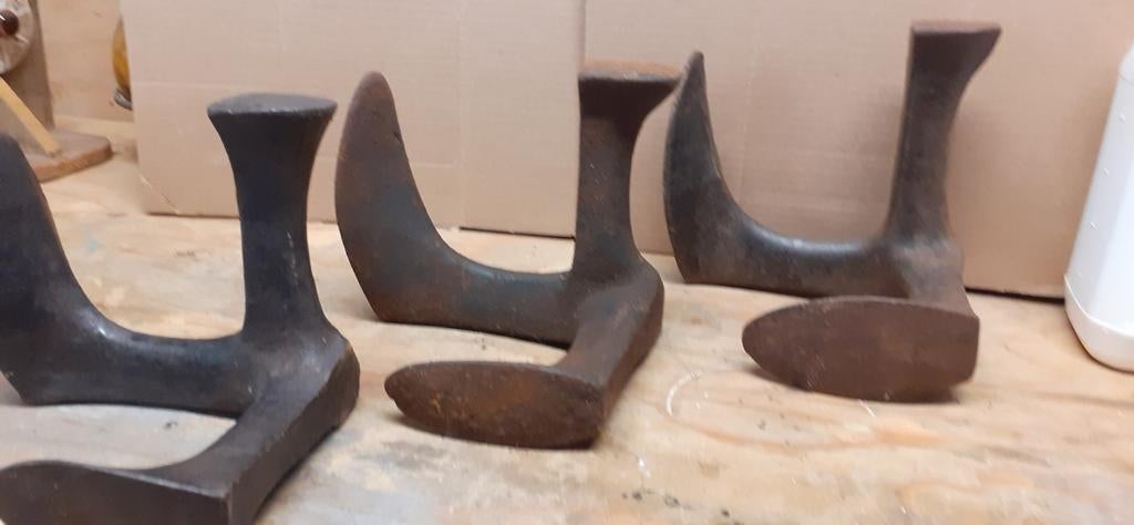 Schoen leesten. Drie verschillende maten., Ophalen