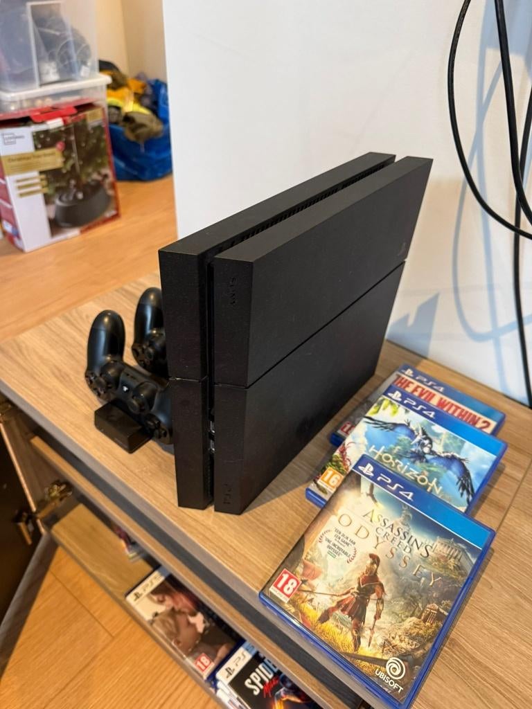 Playstation 4 (PS4) console 1TB, 2 controlers en 3 games, Spelcomputers en Games, Ophalen, Met games, Met 2 controllers, Zo goed als nieuw