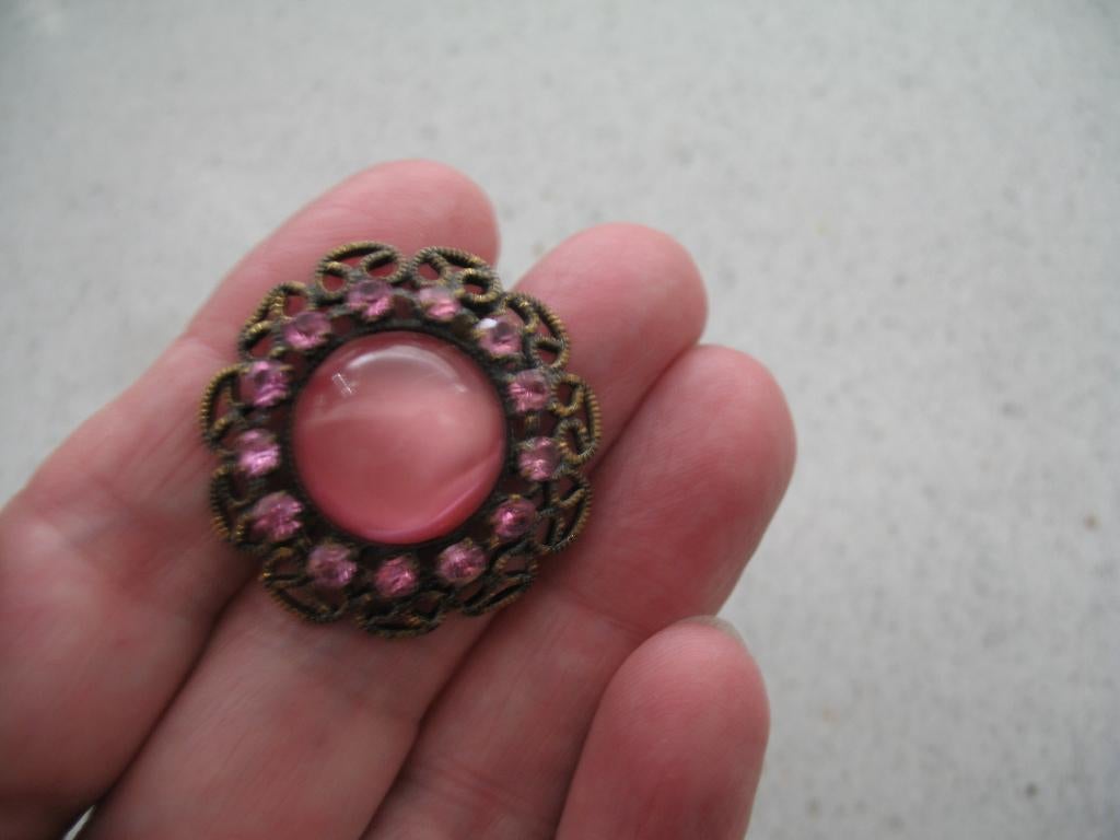 Victoriaanse Broche Goud/Bronskleur + Strass +Roze Cabochon, Sieraden, Tassen en Uiterlijk, Antieke sieraden, Ophalen of Verzenden