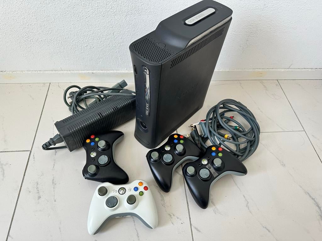 Xbox 360 met 4 controllers, Ophalen of Verzenden, Gebruikt, Met 3 controllers of meer