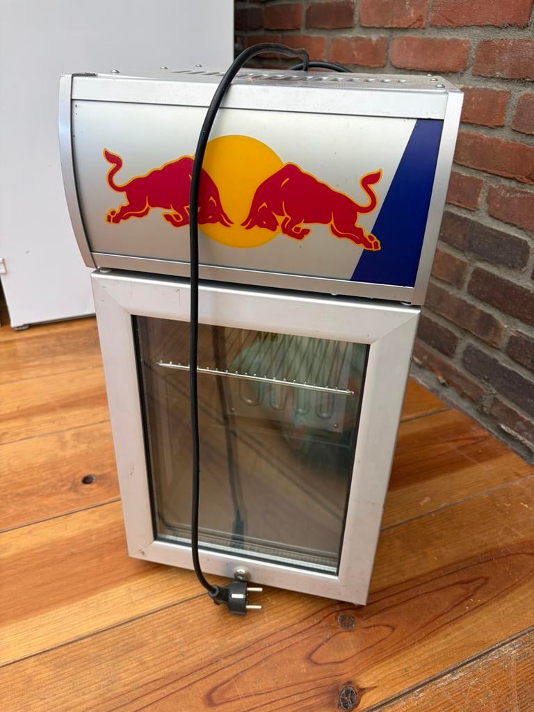 Red bull koelkast, Witgoed en Apparatuur, Koelkasten en IJskasten, Zonder vriesvak, Ophalen of Verzenden, Minder dan 45 cm, Minder dan 85 cm