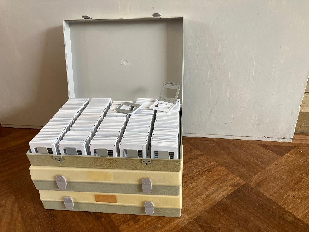 Dia-koffers voor 5 sledes - er is meer, Audio, Tv en Foto, Diaprojectors, Gebruikt, Ophalen