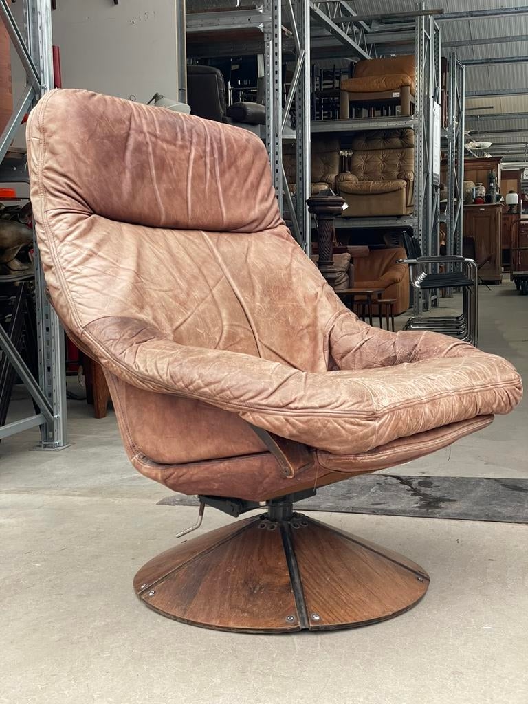 Vintage leer draai fauteuil op houten voet 1960 design stoel, Ophalen, Aalsmeer, Redesign vintage, Vintage