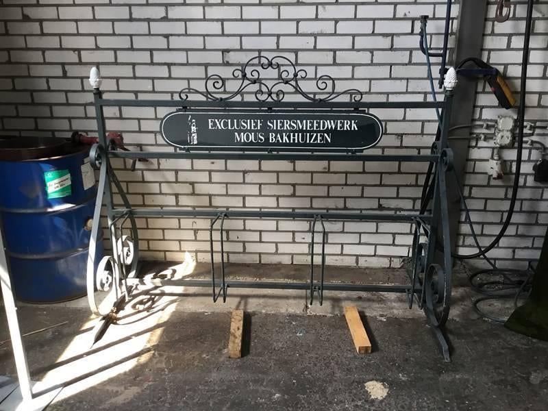 antiek smeedijzeren fietsenrek geschikt voor vier fietsen, Ophalen, Gebruikt