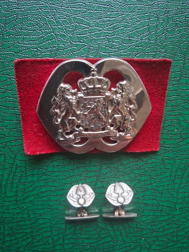 Baretembleem/ Korps Nationale Reserve + Marechaussee manchet, Verzamelen, Militaria | Algemeen, Ophalen of Verzenden, Landmacht