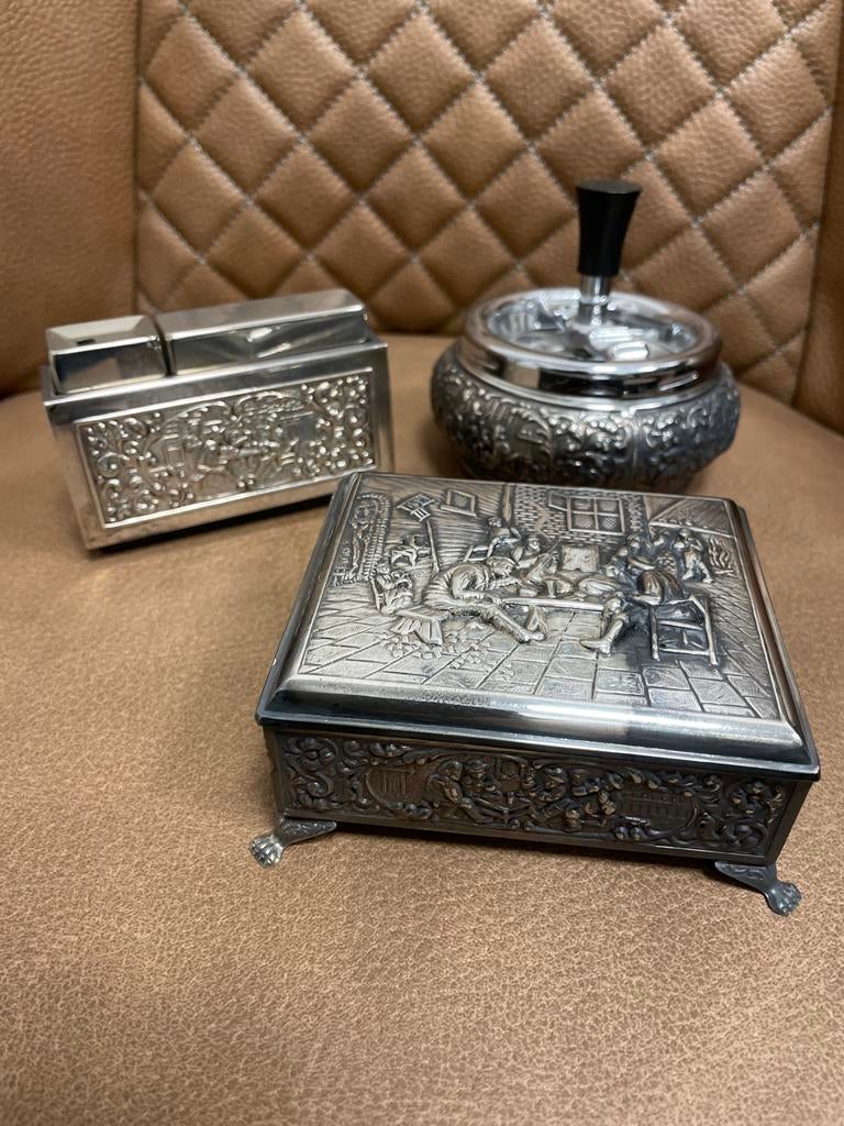 Verzilverde set: doos, asbak en aansteker, Ophalen of Verzenden, Zilver