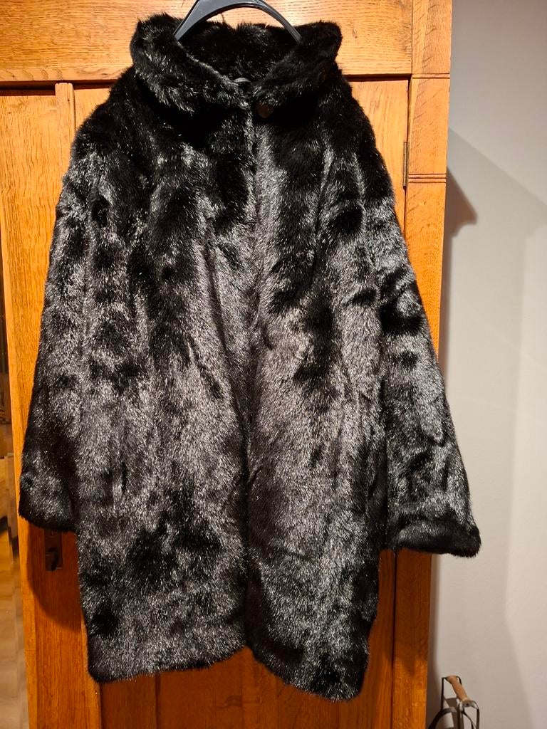 Zwarte nepbontjas - Stijlvol en warm! Maat 42, Zwart, Maat 42/44 (L), Zo goed als nieuw, Your 6th Sense