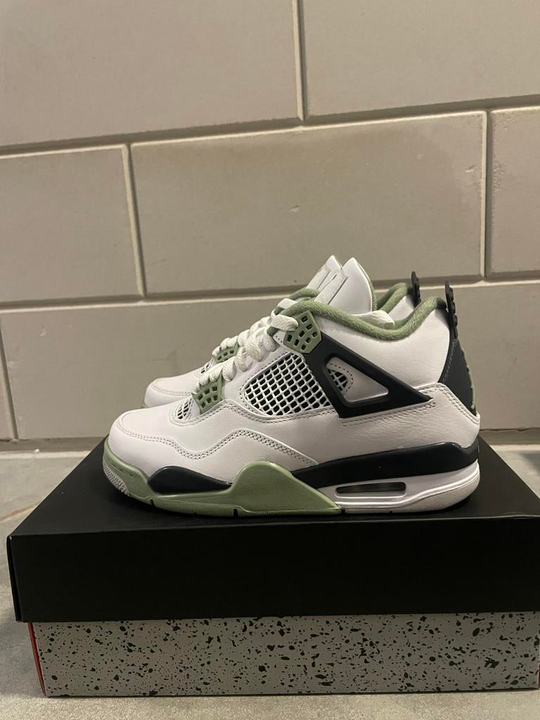 Jordan 4 Retro Seafoam - Nieuw - Maat 37.5, Kleding | Dames, Schoenen, Ophalen of Verzenden, Nieuw, Wit, Sneakers of Gympen