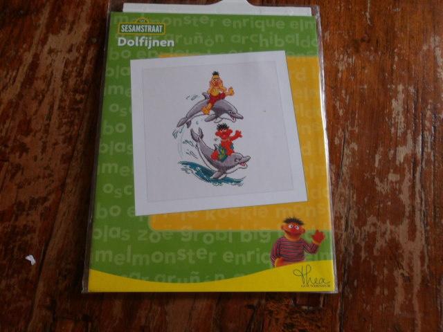 borduurpakket Thea Gouverneur Sesamstraat. Dolfijnen (nog 2), Ophalen of Verzenden, Nieuw, Handborduren, Borduurpakket