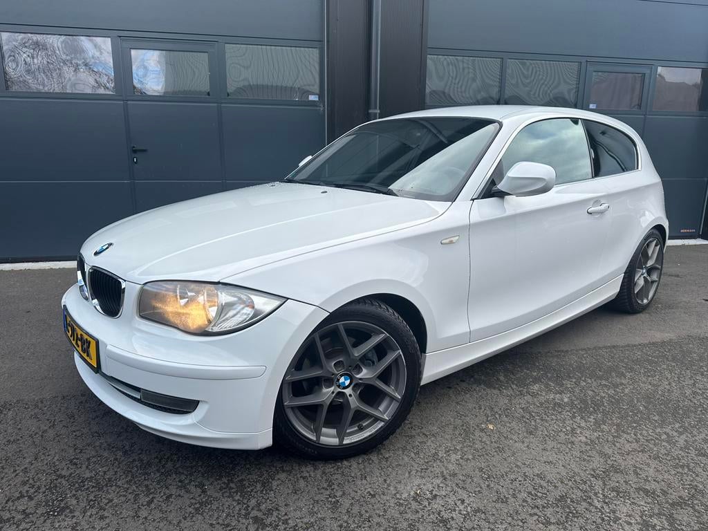BMW 1-Serie 116I 2010, Auto's, BMW, Particulier, 1-Serie, Benzine, B, Hatchback, Handgeschakeld, Geïmporteerd, Wit, Achterwielaandrijving
