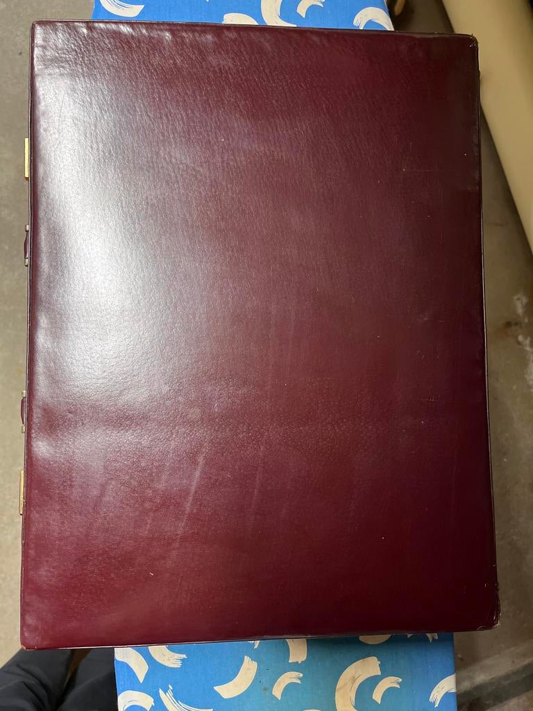 Bordeaux Rood leren attaché koffer (afm 10-35-45), Sieraden, Tassen en Uiterlijk, Koffers, Gebruikt, Ophalen of Verzenden, Minder dan 35 cm