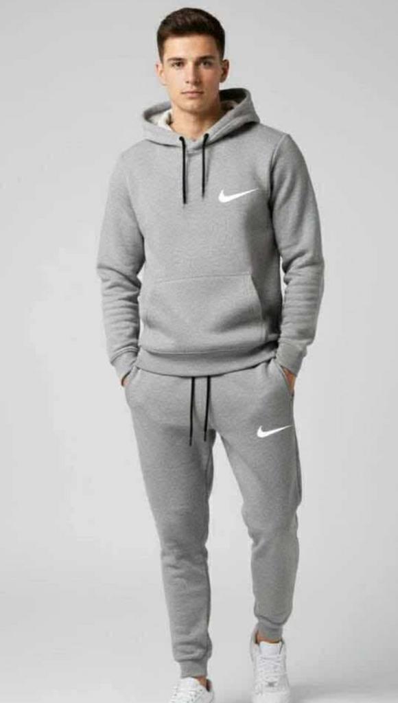 Nieuw Nike trainingspak maat S, Ophalen of Verzenden