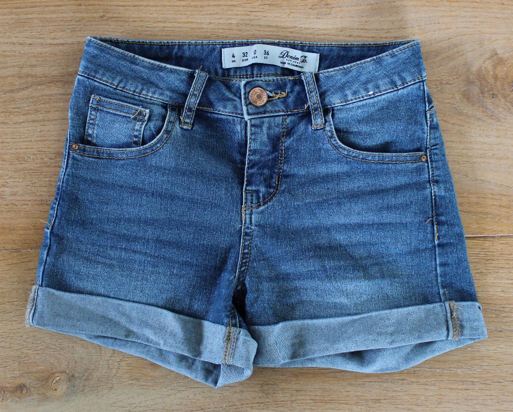 Denim short van Denim Co maat 32, Kleding | Dames, Spijkerbroeken en Jeans, Blauw, Ophalen of Verzenden, W27 (confectie 34) of kleiner