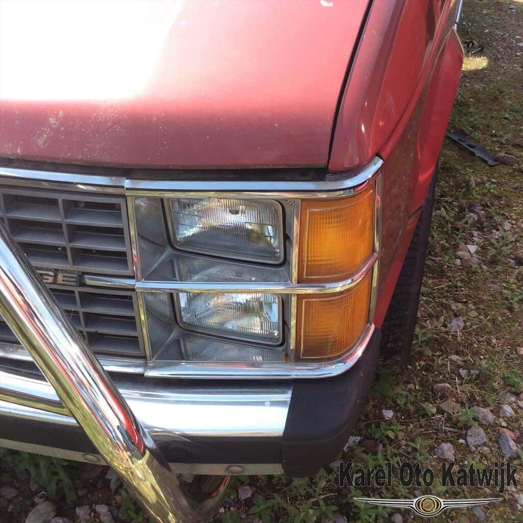 Hoekgrill links voor Chrysler Voyager / Grand Voyager 1984-1, Gebruikt, -, -, Ophalen of Verzenden