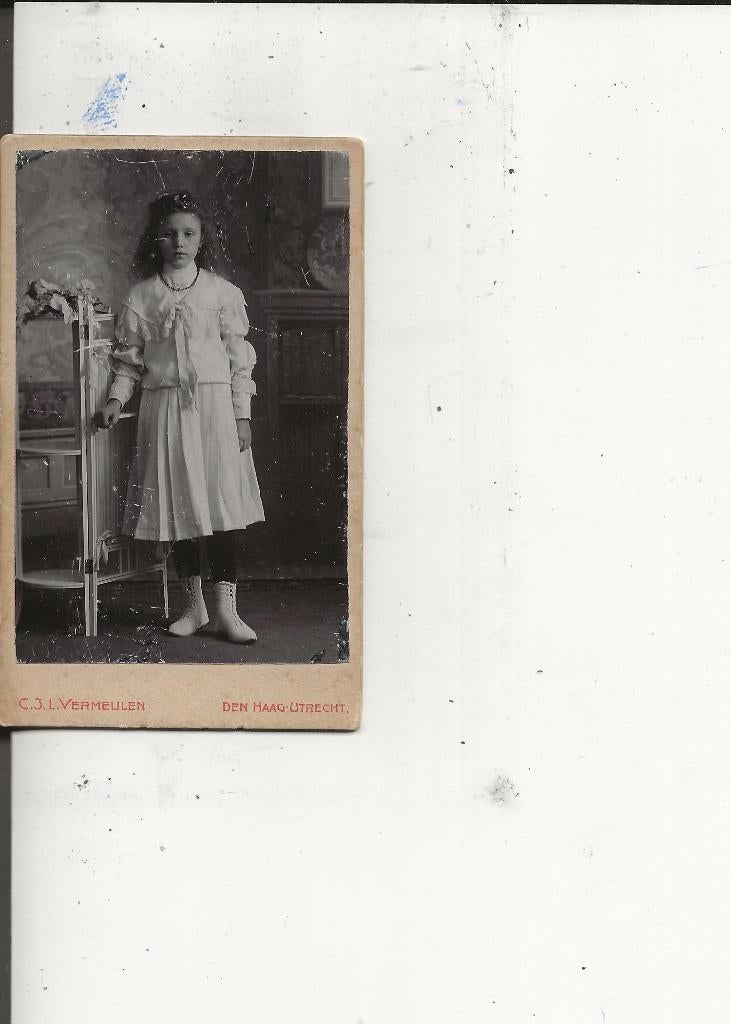 CdV Monster Antje Brederoo met witte laarsjes, Verzamelen, Ansichtkaarten | Nederland, Ophalen of Verzenden, Voor 1920, Ongelopen