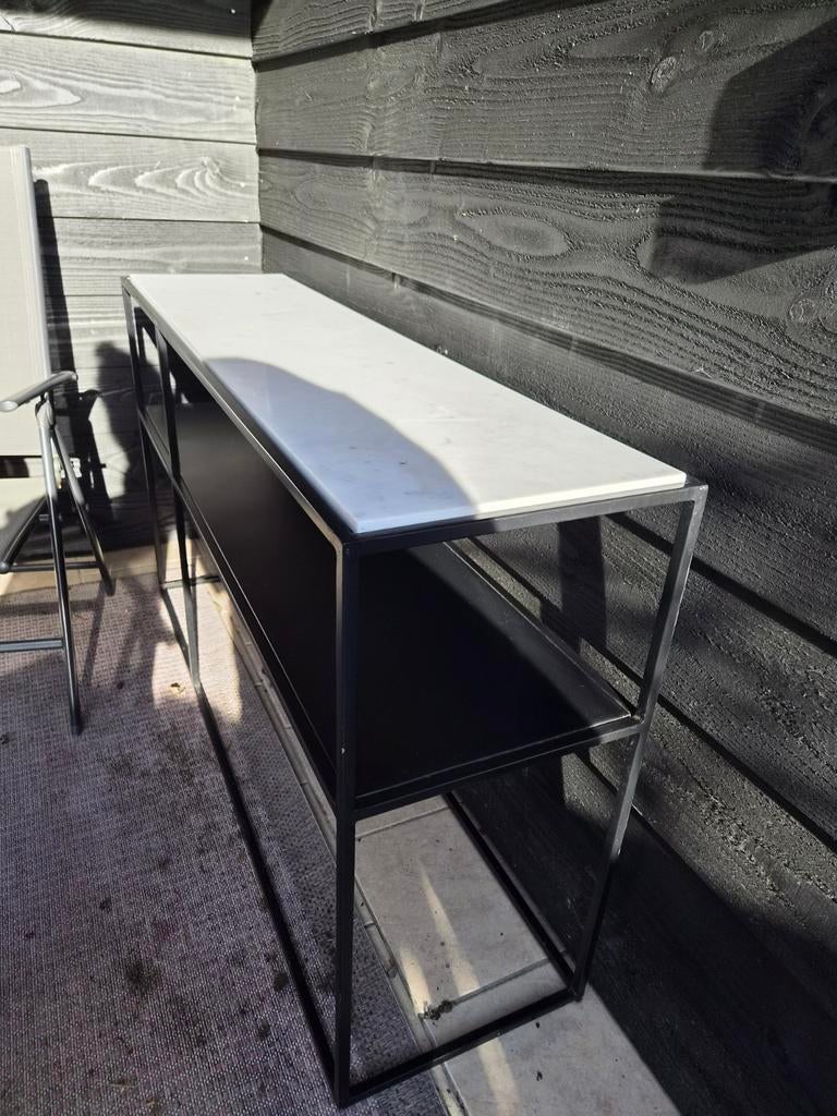 Sidetabel zwart metaal met marmeren blad, Huis en Inrichting, Tafels | Sidetables, Ophalen