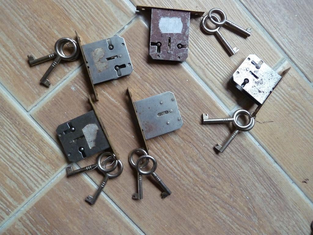 5 x slot met elk 2 sleutels, Ophalen of Verzenden, Gebruikt, IJzer, Slot