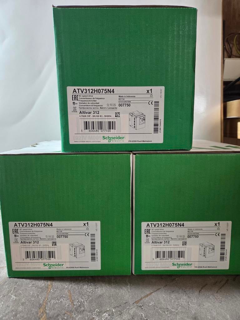 8 Schneider Electric Frequentieregelaars Nieuw in Doos, Doe-het-zelf en Verbouw, Elektra en Kabels, Nieuw, Overige typen, Ophalen of Verzenden