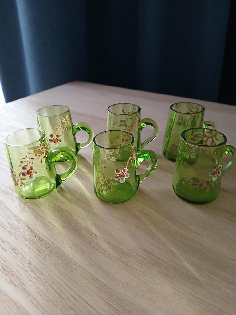 Antieke borrelglaasjes met bloemmotief, Antiek en Kunst, Antiek | Glas en Kristal, Ophalen of Verzenden