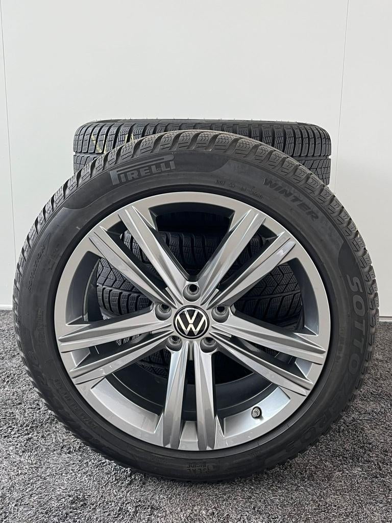 18” Volkswagen Arteon Velgen met winterbanden - Pirelli, Auto-onderdelen, Ophalen, 18 inch, Velg(en), Winterbanden