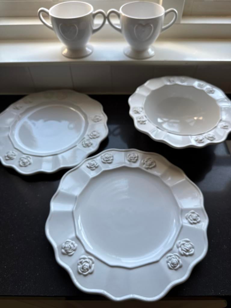 Riviera Maison 2 serveerschalen en een saladeschaal, Keramiek, Ophalen of Verzenden, Zo goed als nieuw, Overige stijlen