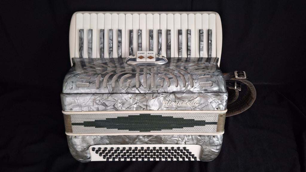 Accordeon Mirandelli 80 bas, 2-korig (musette), Muziek en Instrumenten, Accordeons, Ophalen of Verzenden, Gebruikt, 80-bas, Overige merken