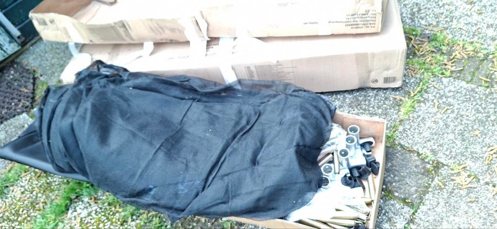 Nieuwe trampoline met veiligheidsnet, Ophalen