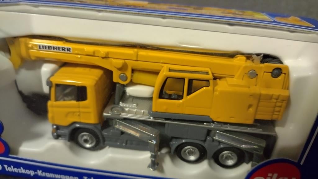 Scania Liebherr hijskraan 1:87 H0 Siku Pol, Hobby en Vrije tijd, SIKU, Ophalen of Verzenden, Bus of Vrachtwagen, Schlittenbacherstrasse 60 Lüdenscheid